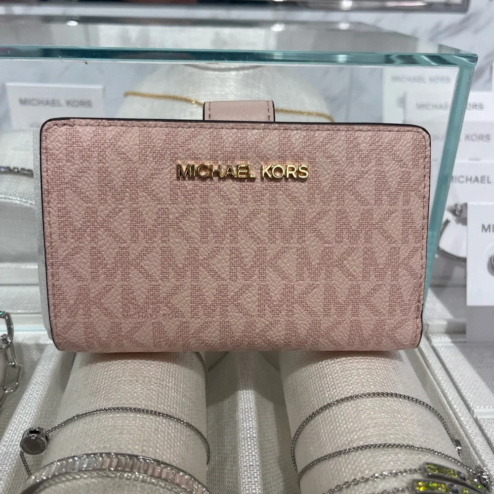MICHAEL KORS Jet Set Medm Signature Logo BiFold Zip CN Wallet
Powder Blush
NWT - Picture 5 of 16